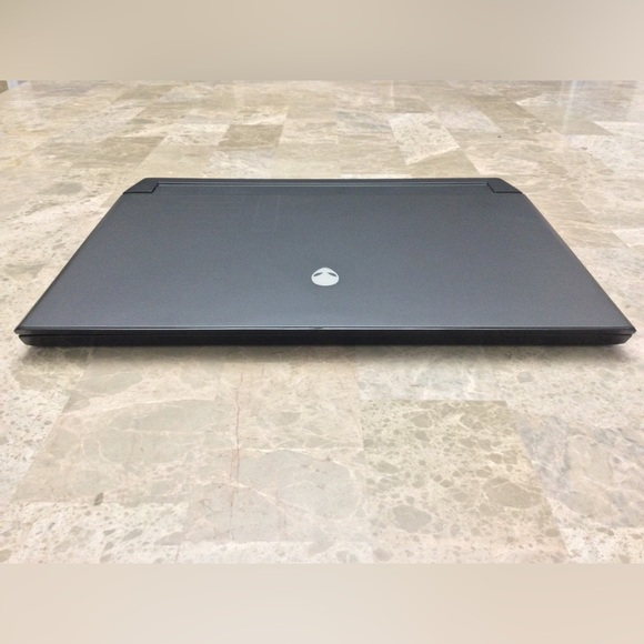 Alienware M15 R2 / GTX 1660 Ti / i5 9300H / 8GB RAM / 256GB SSD / Windows 11 Pro - Picture 7 of 10